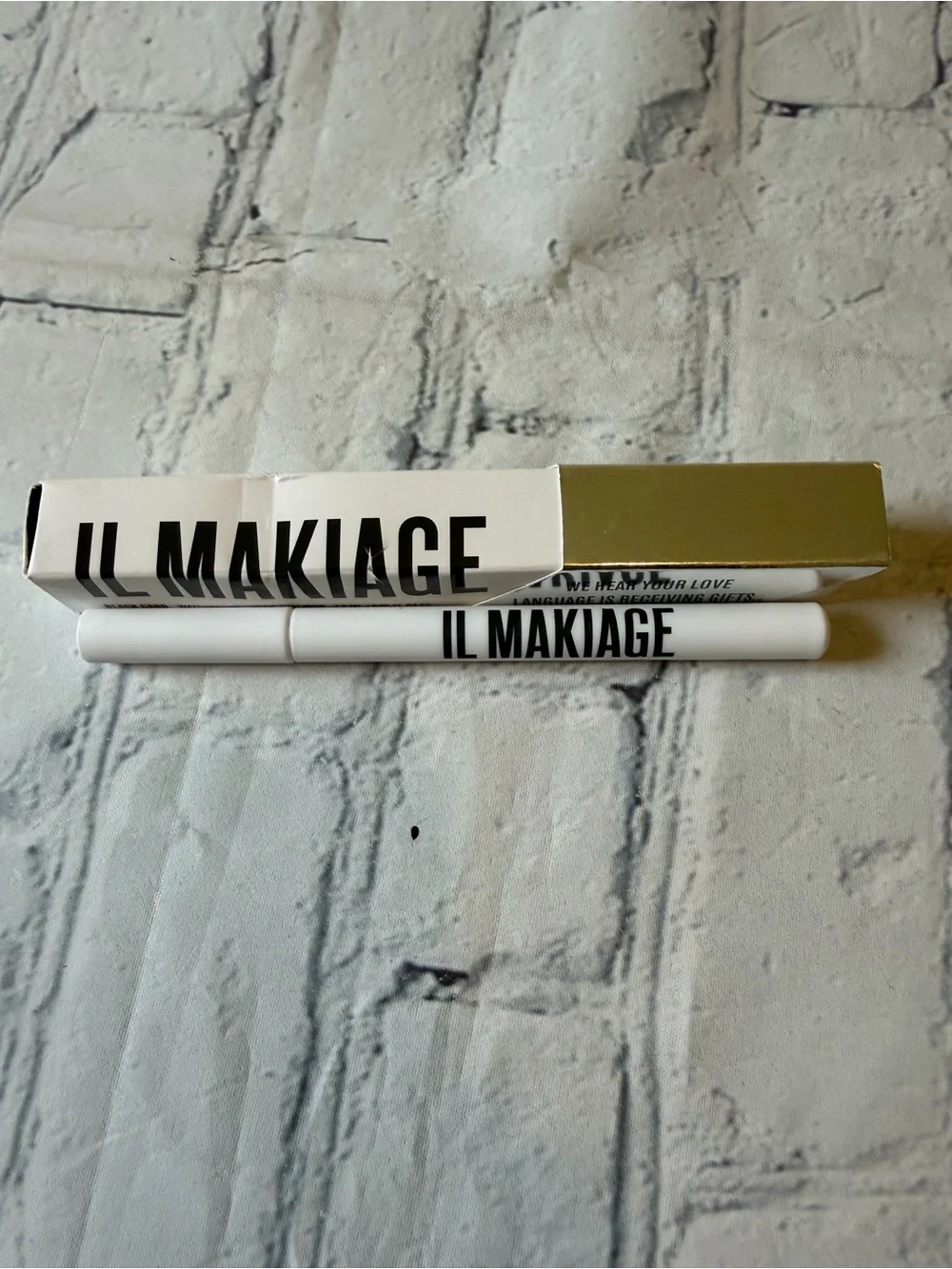 IL MAKIAGE Black Card Waterproof Liquid Eyeliner - White & Gold Box